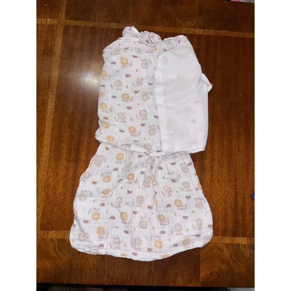 Halo baby Muslin lions sleep sack (size small 3-6 months / 13 - 18 lbs)